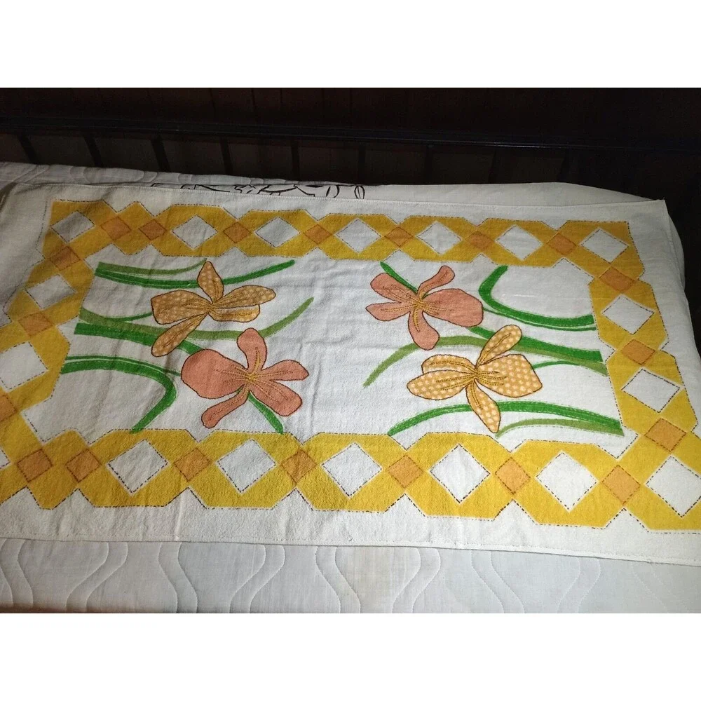 Utica Fine Arts Vintage Floral Bath Towel J.P. Stevens 46 X 25 Mol Irises